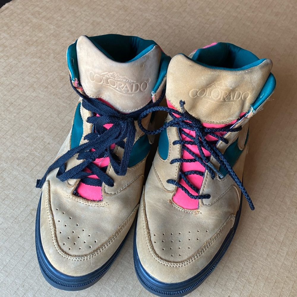 Colorado hiking shoes in great used condition size 6.5.